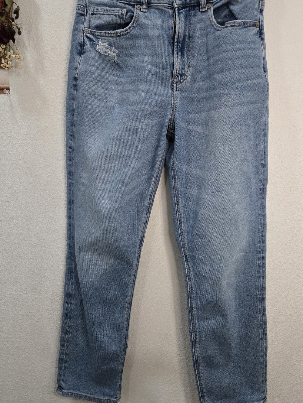 American Eagle Outfitters Light Blue Mom Jeans - Classic High-Rise Denim